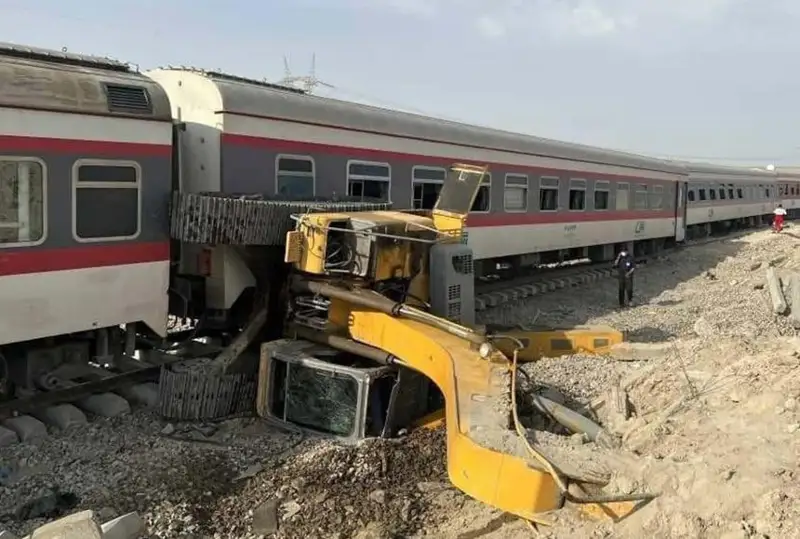 Эронда поезд ва экскаваторнинг тўқнашиб кетиши оқибатида 17 киши ҳалок бўлди