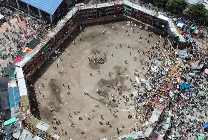 Колумбияда коррида пайтида трибуна қулаб тушди, 500 га яқин одам жароҳат олди.