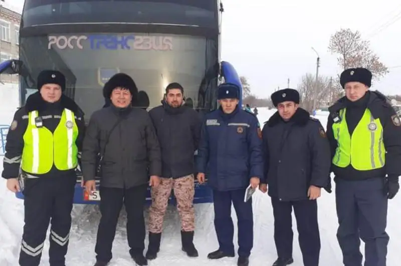 Қозоғистонда 36 йўловчиси билан Россияга бораётган чет эл автобуси йўлда қолиб кетган