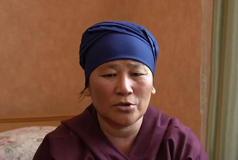 تەكەلىدەگى لاي كوشكىنىنەن قازا بولعان بالانىڭ اناسى وقيعانىڭ قالاي بولعانىن ايتتى