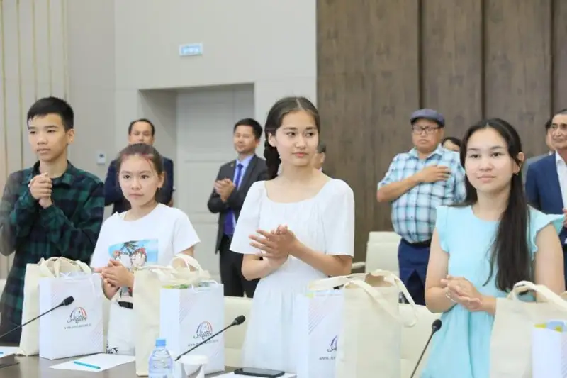 رەسەيدەگى قازاق بالالارى اقتوبەگە كەلىپ، انا ءتىلىن ۇيرەنىپ كەتتى