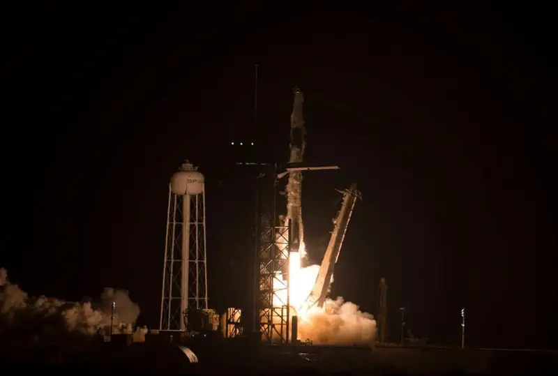 SpaceX компанияси Crew Dragon кемасида 4 астронавтни фазога учирди