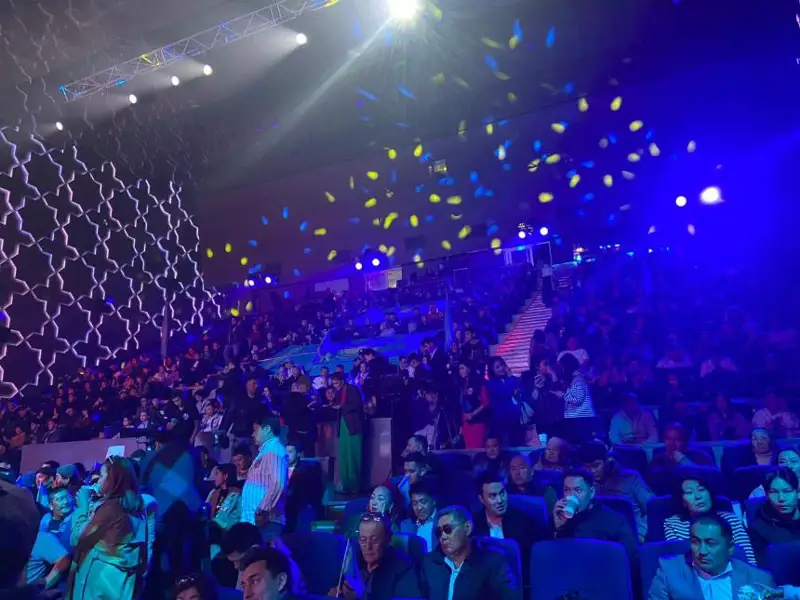 استانالىقتار گولوۆكين- الۆارەس بوكس كەشىن ۇلكەن ەكران ارقىلى تاماشالاۋدا