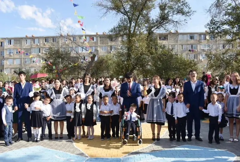 Ақтау шаҳридаги 12-мактабнинг 1 синфига саккиз нафар эгизак бола борди