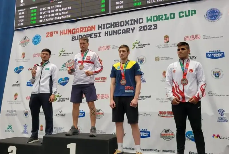 Қозоғистонлик кикбоксчилар Венгриядаги Жаҳон кубогида кумуш медални қўлга киритди