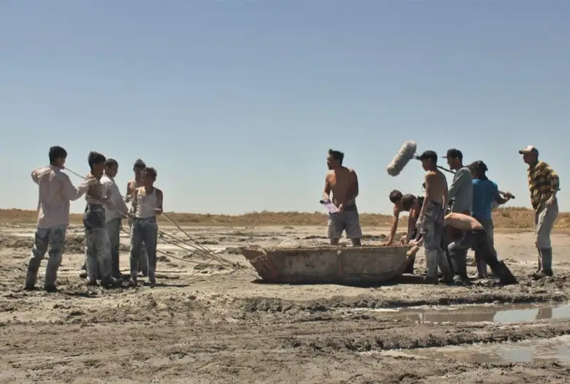 باۋىرىنا سالۋ: اتا-اجەسى اسىراپ العان بالالار پروبلەماسى جايلى فيلم ءتۇسىرىلدى - فوتو