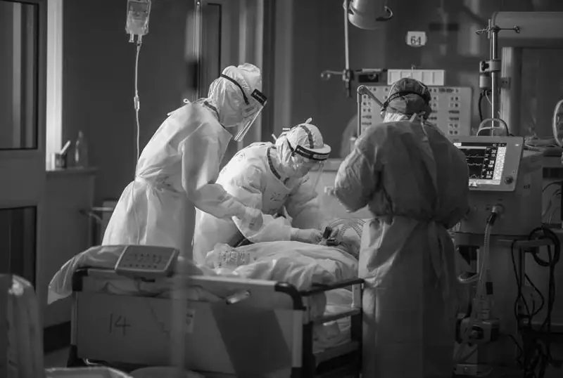 Первые за полгода летальные случаи от коронавируса произошли в Китае