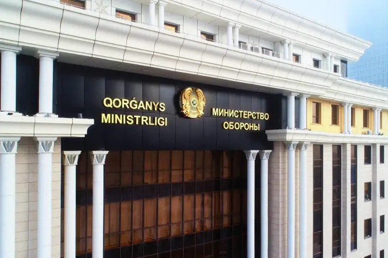 Batalon komandıri oǵash qylyq kórsetti degen qyzmetkerdiń shaǵymy rastalmady – mınıstrlik