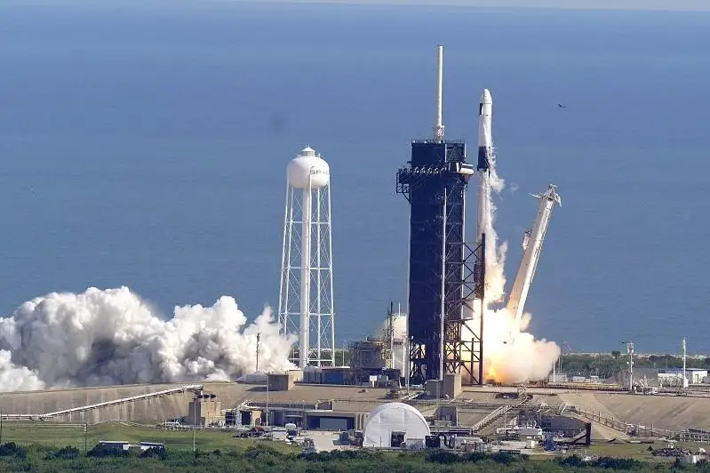第100次发射成功 Space X太空船载补给品升空