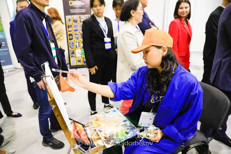 قازاقستاننىڭ بۇكىل ايماقتارىنىڭ تىنىس-تىرشىلىگىن تانىستىراتىن كورمە وتەدى