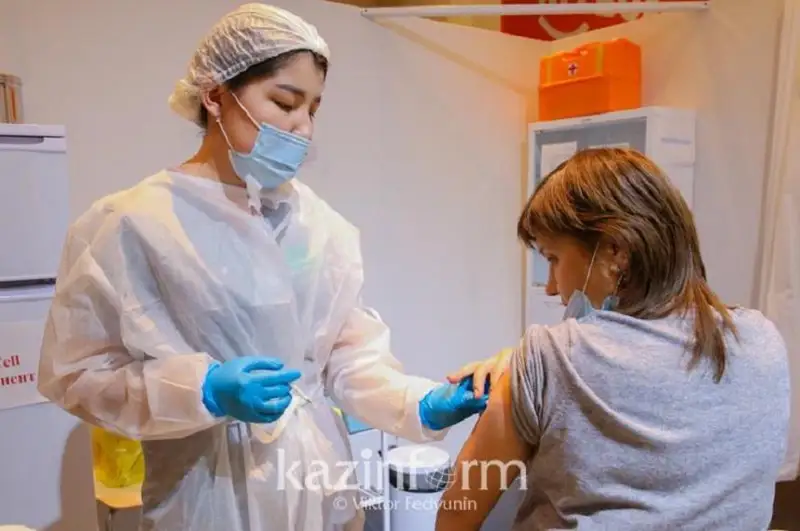 Qazaqstanda koronavırýsqa qarsy vaktsınalanǵandar sany 9,5 mln asty