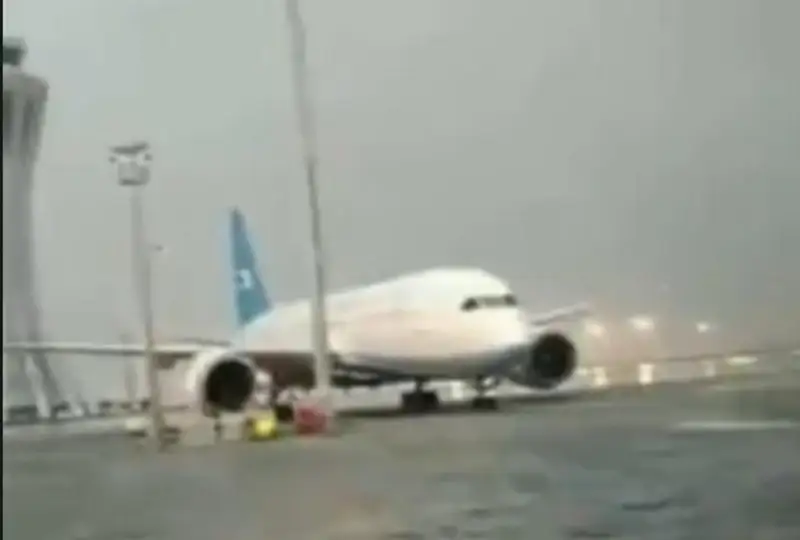 Пекин аэропорти сув остида қолди