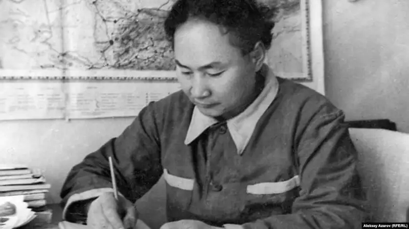 بۇگىن قازاقتىڭ ءبىرتۋار پەرزەنتى الكەي مارعۇلاننىڭ تۋعان كۇنى