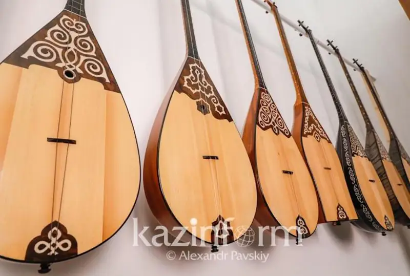 ون جاسىنان دومبىرانى جانىنا سەرىك ەتكەن يۋري كوچەتىگوۆ