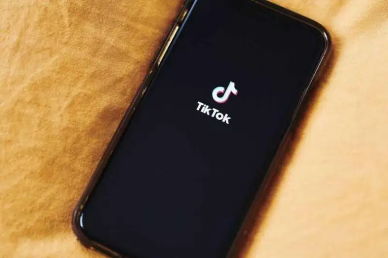Канада давлат хизматчиларига TikTokдан фойдаланишни тақиқлайди