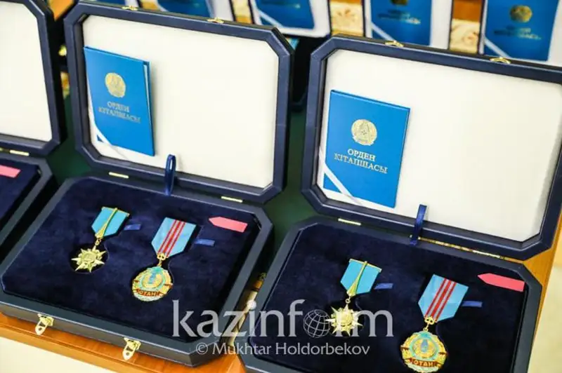 Президент Республика күні қарсаңында мемлекеттік наградалар туралы Жарлыққа қол қойды