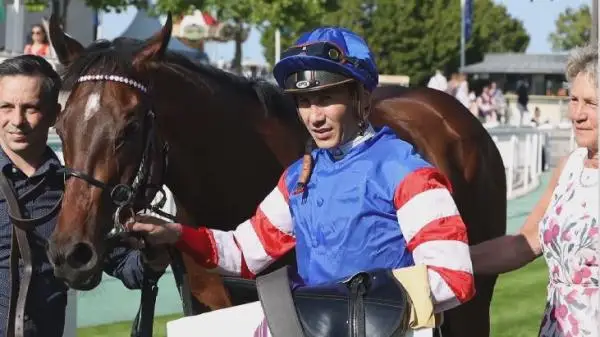 قازاق شاباندوزى فرانسيادا وتكەن بايگەدە ءبىرىنشى كەلدى