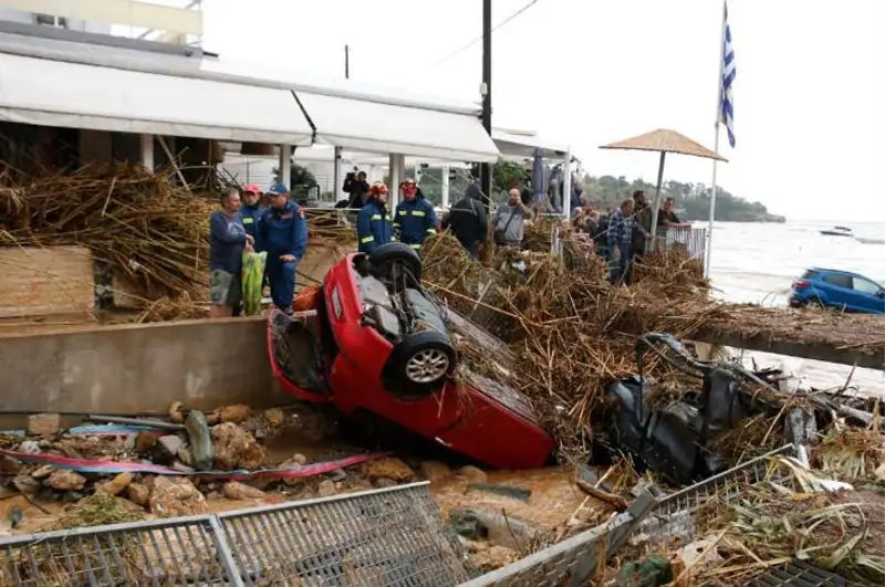 Греция оролида сув тошқини оқибатида 2 киши ҳалок бўлди