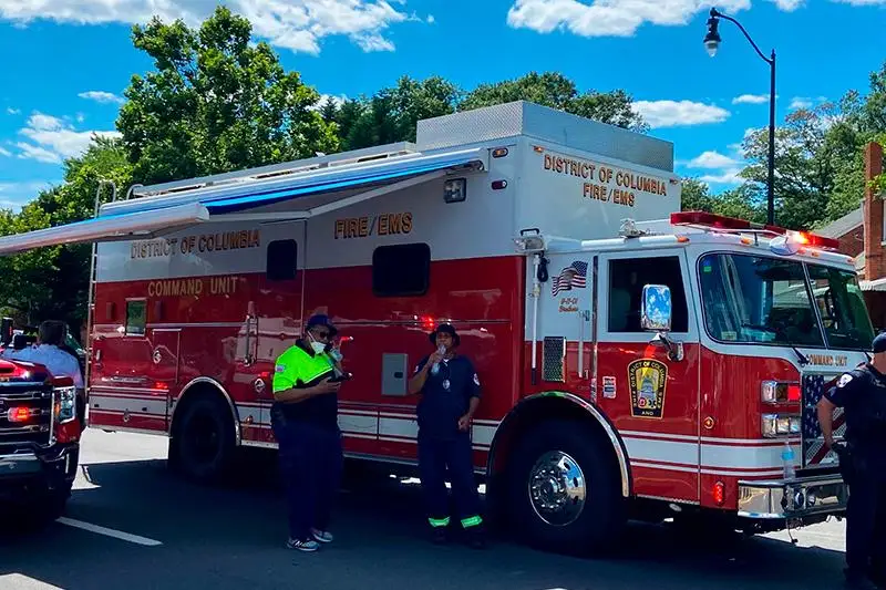 Вашингтонда пиёдалар кўприги қулаб тушди