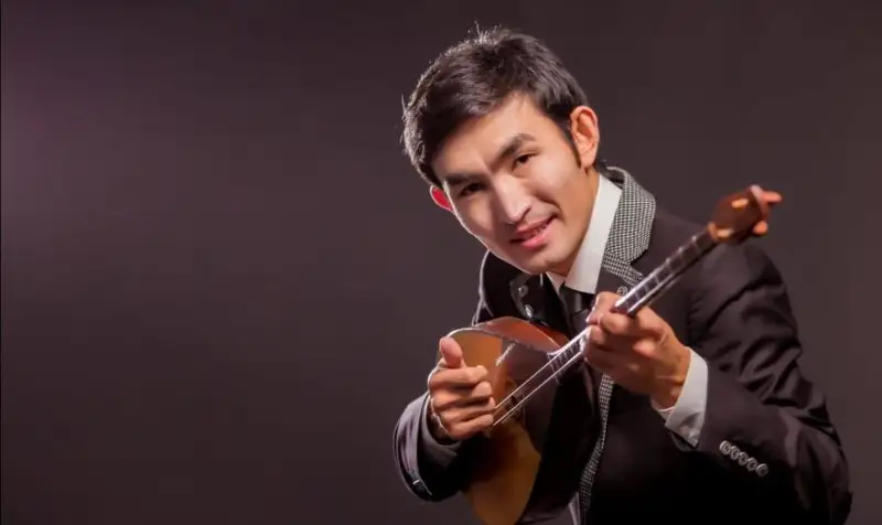 ەل اراسىندا «21-عاسىردىڭ ءشامشىسى» اتانعان ۇكىتاي ەرنيازوۆپەن سۇحبات