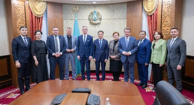 参议院议员们会见德国议会代表团