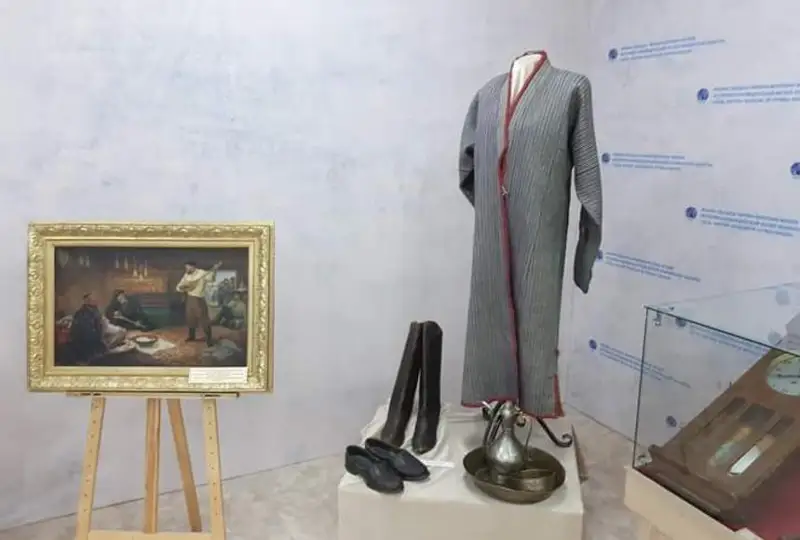 اتىراۋدا جامبىل اقىننىڭ جەكە بۇيىمدارى كوشپەلى كورمەگە قويىلدى