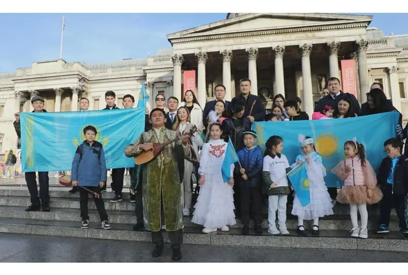 رەسپۋبليكا كۇنى تۇماندى البيون تورىندە دە تويلاندى