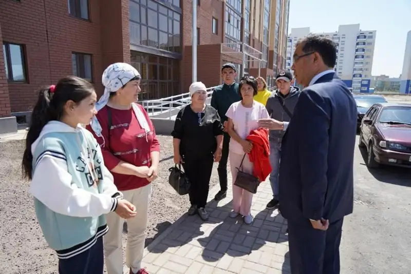 Абай вилоятида содир бўлган ёнғин оқибатида ҳалок бўлган 14 кишининг оилаларига хонадон калитлари топширилди