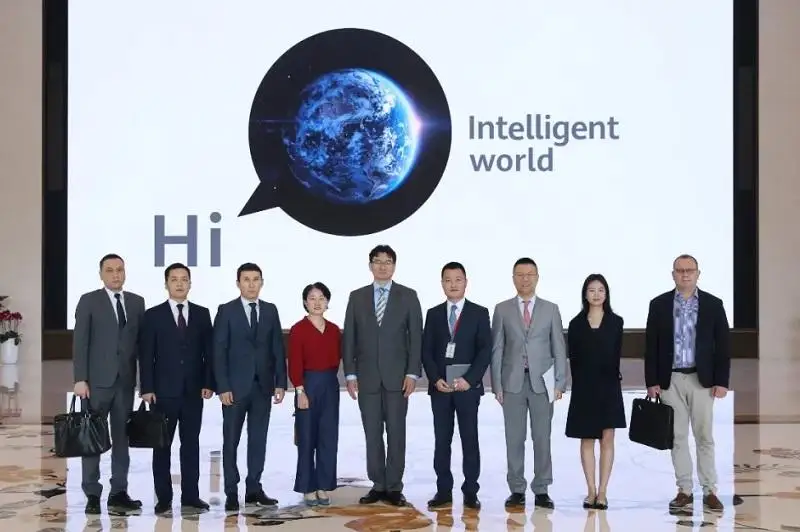 哈萨克斯坦驻华大使到访华为技术公司和优必选科技公司