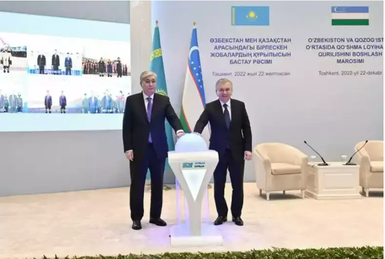 قوس پرەزيدەنت بىرلەسكەن نىسانداردىڭ قۇرىلىسىن سالتاناتتى تۇردە باستاپ بەردى