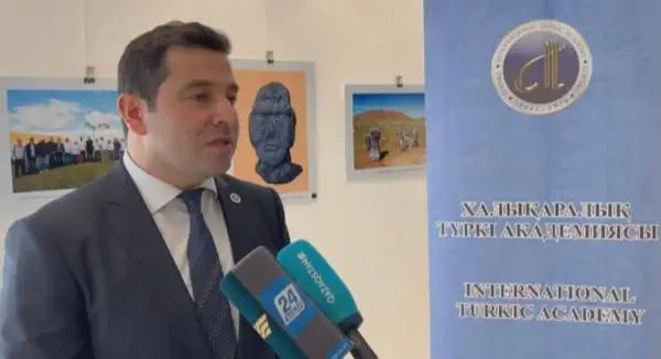 موڭعوليادان تابىلعان بىتىك تاس بەتىندەگى جازۋلاردى عالىمدار قۇندى جادىگەر دەپ باعالاپ وتىر