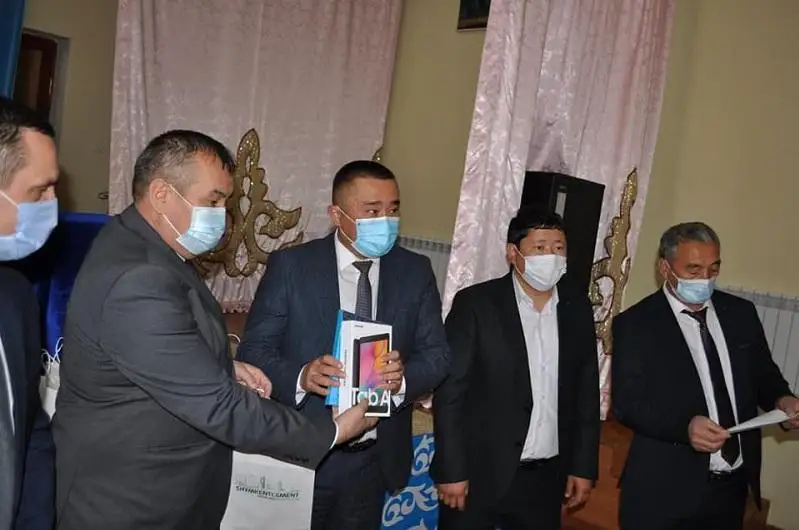 3800 кам таъминланган оилаларнинг болалари компьютер билан таъминланди
