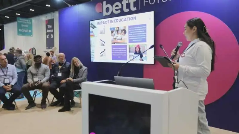 لوندوندا قازاقستاندىق ەلەكتروندىق وقۋلىقتاردىڭ پلاتفورماسى تانىستىرىلدى