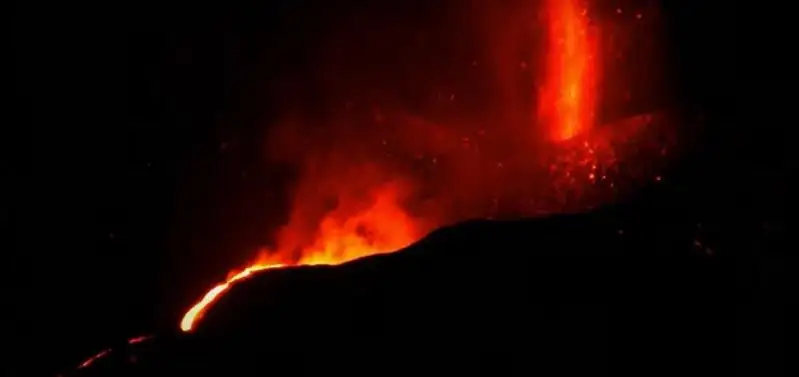 Пальма ороли: Вулқонда янги ёриқ пайдо бўлди