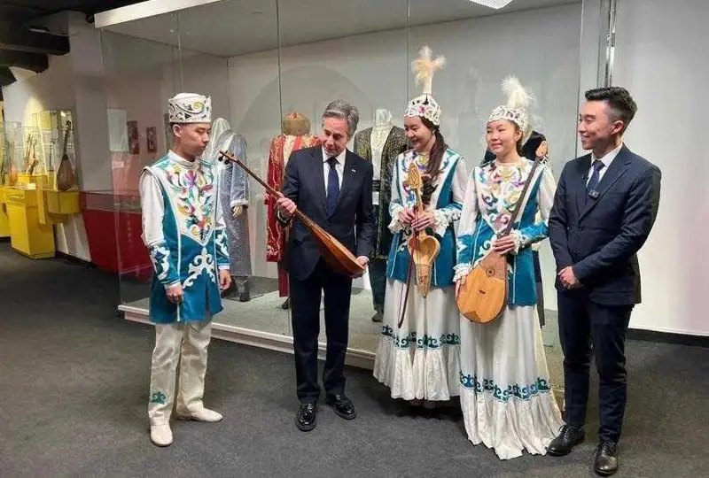 美国国务卿访问哈萨克国立艺术大学