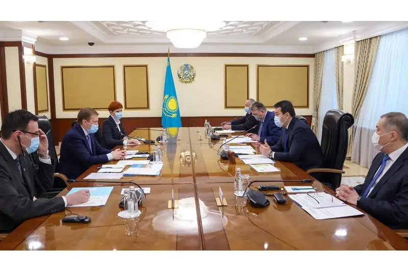 ҚР Бош вазири Швейцария элчиси билан темир йўл соҳасидаги ҳамкорликни муҳокама қилди