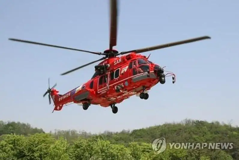 韩一架消防直升机坠海 7人下落不明