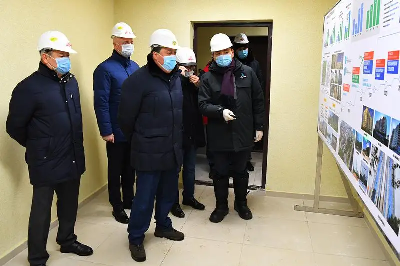 哈萨克斯坦政府总理视察首都社会住房计划建设进度