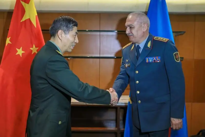 哈中两国国防部长在新德里举行会晤