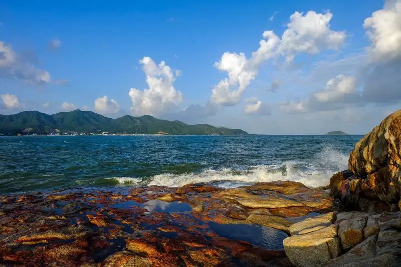 Хитойда қайиқ рифга урилиб, тўрт киши ҳалок бўлди ва тўрт киши бедарак йўқолди