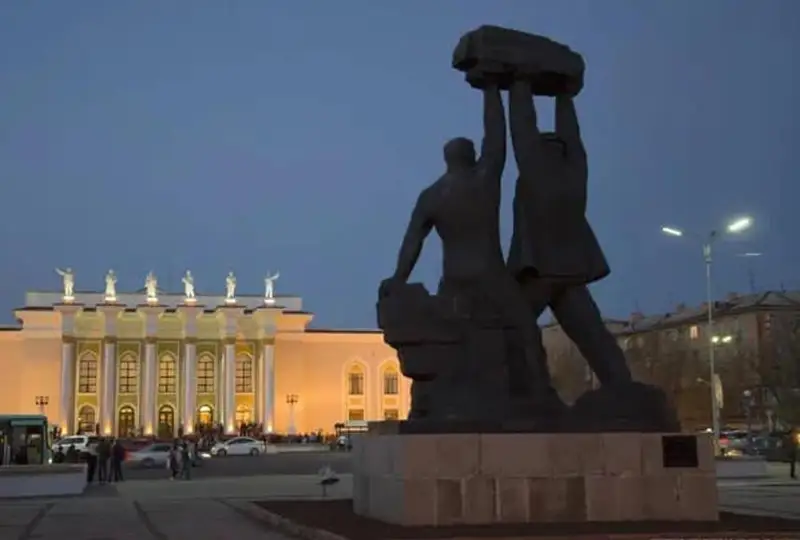Бұл үш жыл мен үшін үлкен өмір мектебі болды: Жеңіс Қасымбек қарағандылықтармен қоштасты