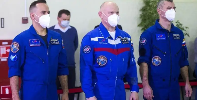 Бауман экипажи ХКСга учишга тайёрланмоқда