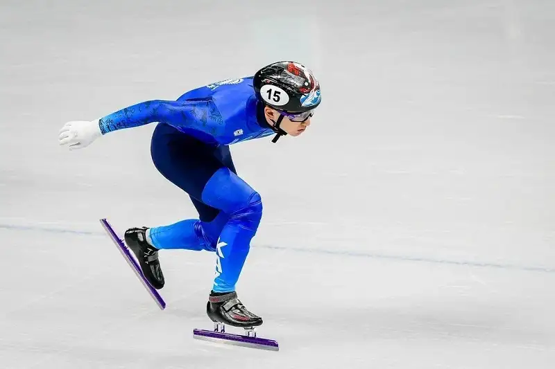 شورت- ترەكشى ءادىل عالياحمەتوۆ وليمپيادانىڭ جارتىلاي فينالىنا شىقتى