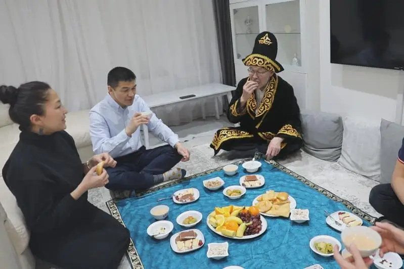 لوندوندا جىلقى ەتى جوق، قازى- قارتا تابۋ ءتىپتى قيىن -  ۇلى بريتانيادا قازاق دياسپوراسى ناۋرىزدى قالاي تويلادى