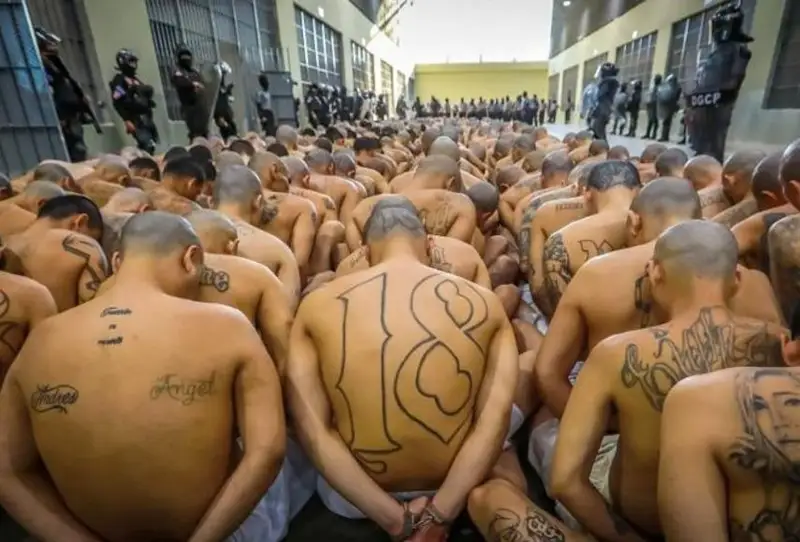 Сальвадорда гангстерлар учун қамоқхона очилди