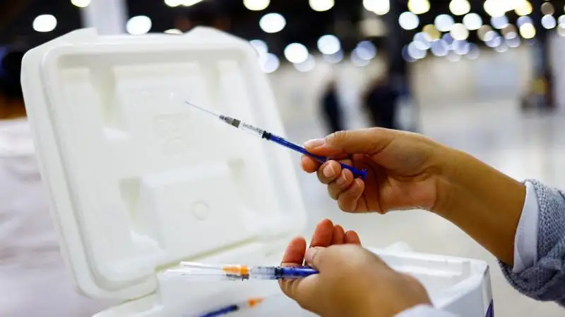 شەتەلگە شىعاتىن قازاقستاندىقتار قالاي ۆاكسينا سالدىرا الادى؟