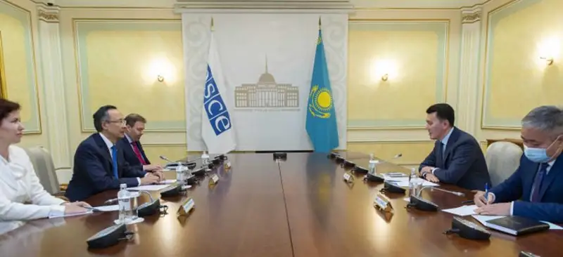 Госсоветник провел встречу с Верховным комиссаром ОБСЕ по делам нацменьшинств