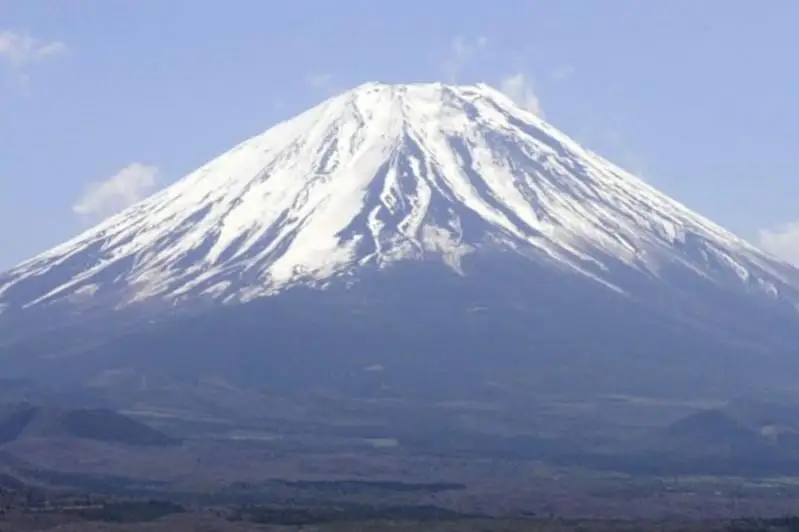 女登山客欲攻顶日本富士山不幸遭落石砸中丧命