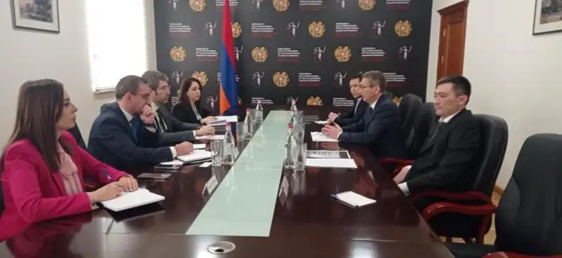 哈萨克斯坦大使同亚美尼亚司法部长举行会晤