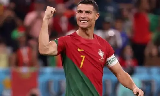 Роналду миллий терма жамоа сафида 200 марта майдонга тушган биринчи футболчига айланди